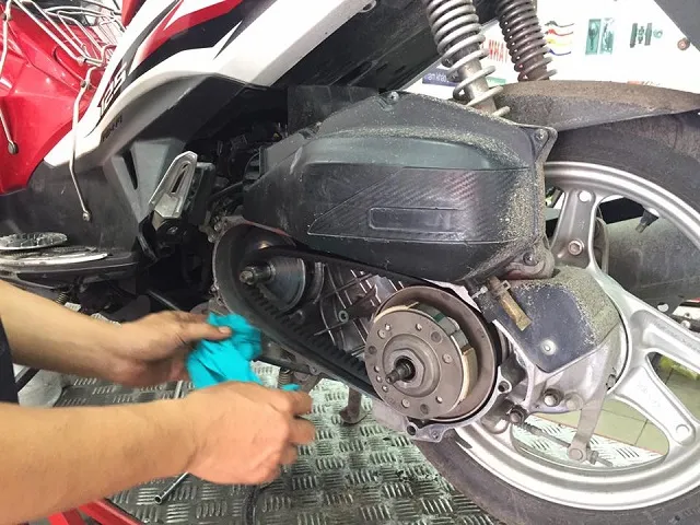 Vệ sinh xe công trình định kỳ