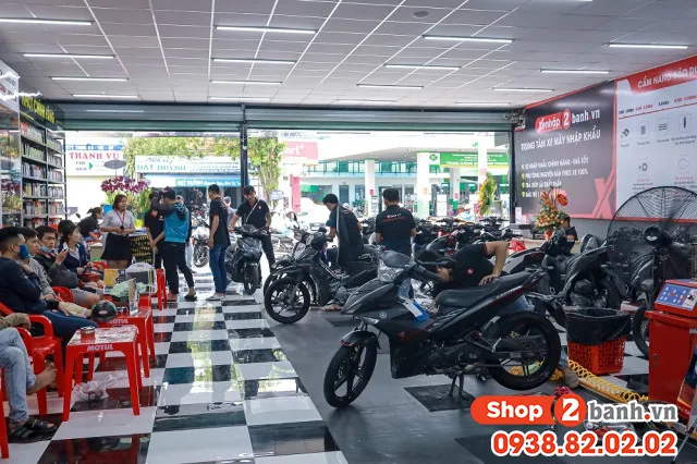 Không gian xưởng dịch vụ rộng rãi trang bị thiết bị chẩn đoán hiện đại