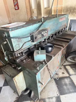 Máy ép thủy lực xanh lá