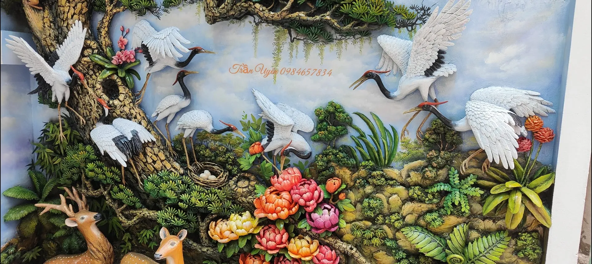 Phù điêu xi măng được thi công tại biệt thự vườn