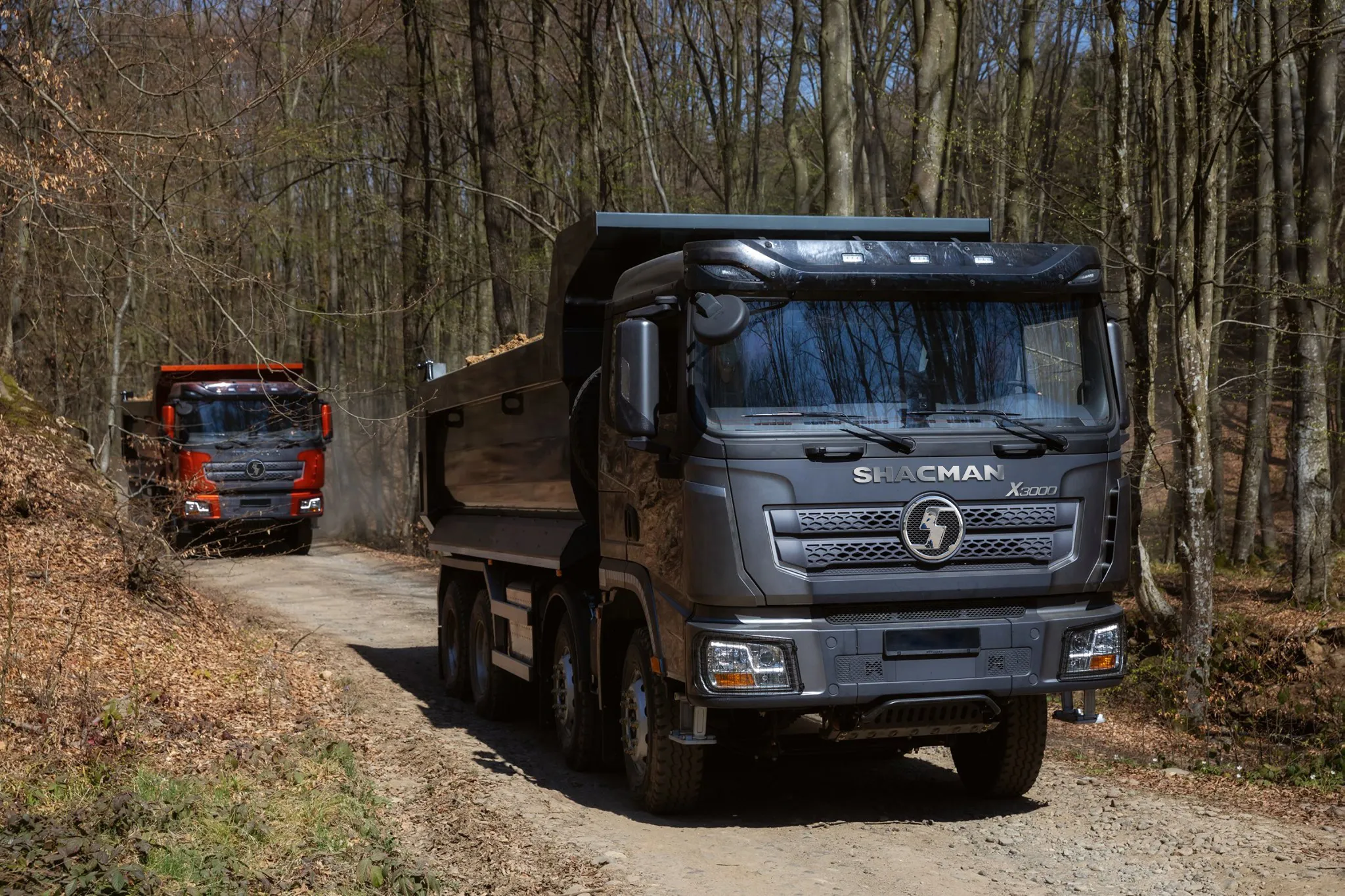 Thiết kế ngoại thất hầm hố của dòng xe ben Shacman 4 chân X3000