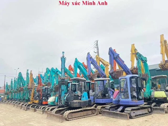 Kho bãi máy xúc mini tại Gia Lâm, Hà Nội