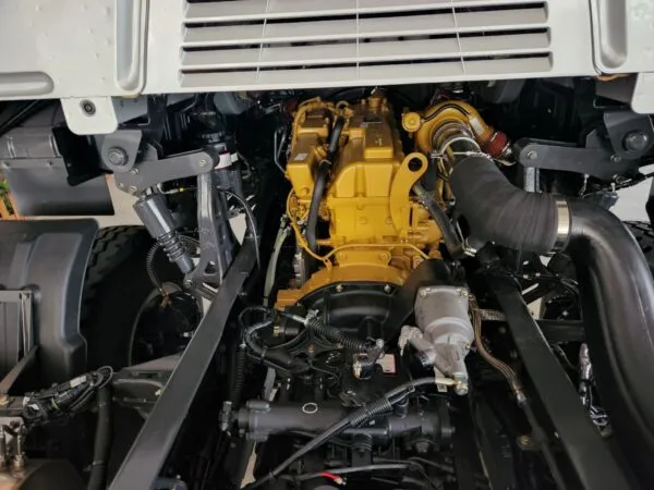 Động cơ Yuchai 350HP mạnh mẽ trên xe ben Chenglong 3 chân