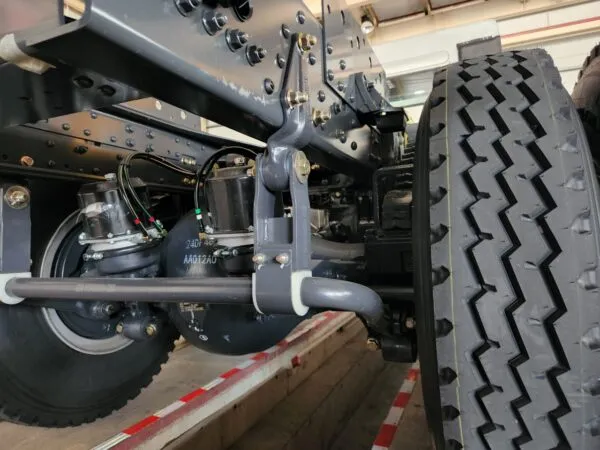 Hệ thống khung gầm chassis thép cường độ cao xe ben Chenglong