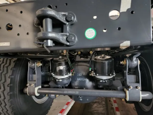 Cầu sau chủ động xe ben Chenglong 3 chân 6x4