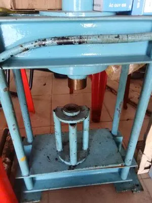 Máy ép thủy lực xanh lam