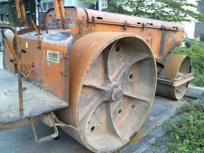 Hệ thống bánh sắt xe lu tĩnh Sakai 10 tấn đáp ứng tiêu chuẩn đầm nén