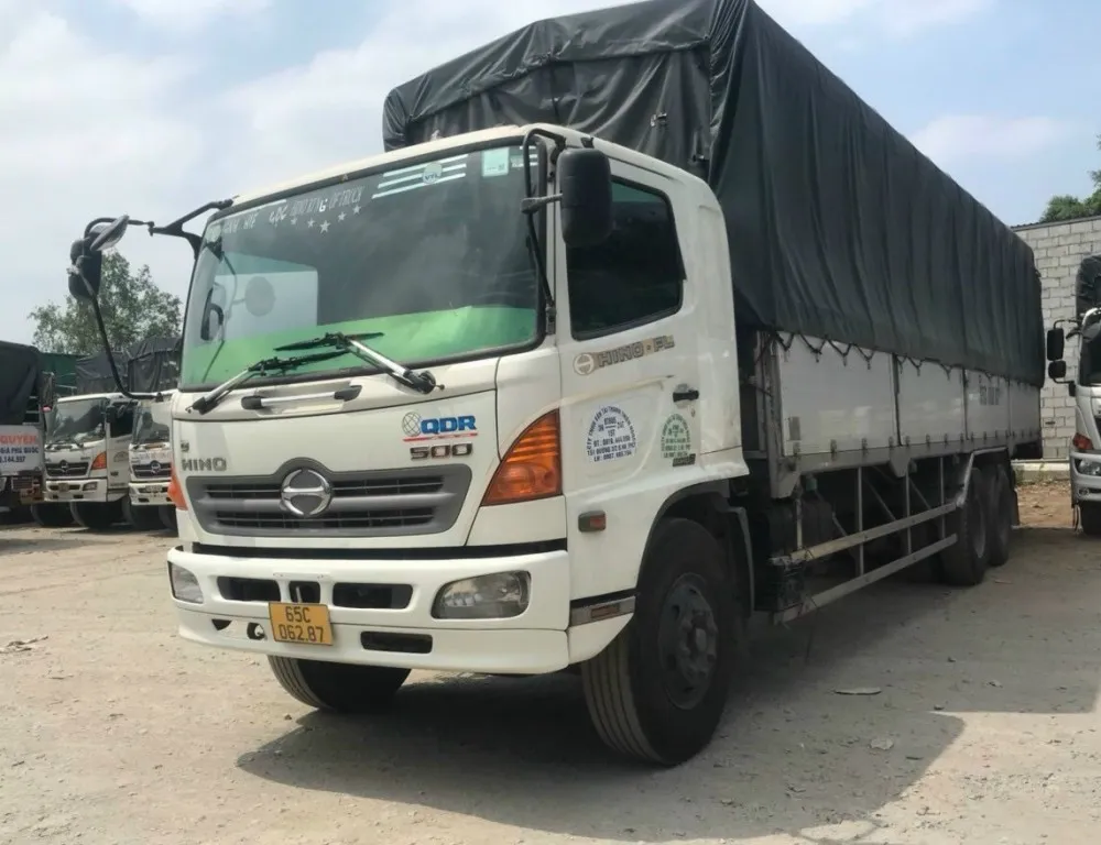 Mẫu xe ben 15 tấn đời 2015 sở hữu động cơ công suất lớn vượt địa hình mỏ