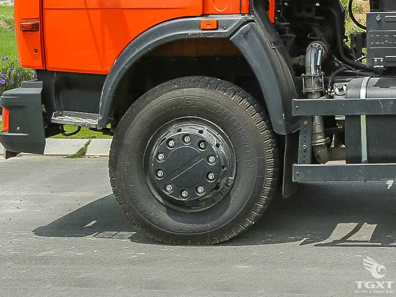 Hệ thống bánh xe và lốp xe ben Kamaz chịu tải trọng cao tại công trường