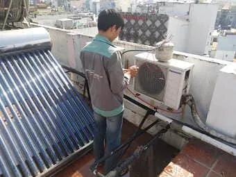 Nạp gas điều hòa R134a chính hãng cho máy xúc đào