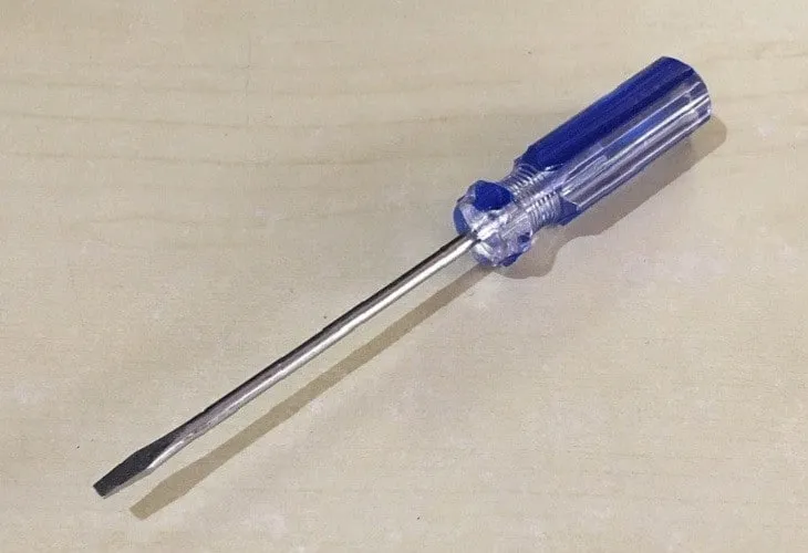 Chuẩn bị dụng cụ lắp đặt hệ thống điện thông minh cho công trình