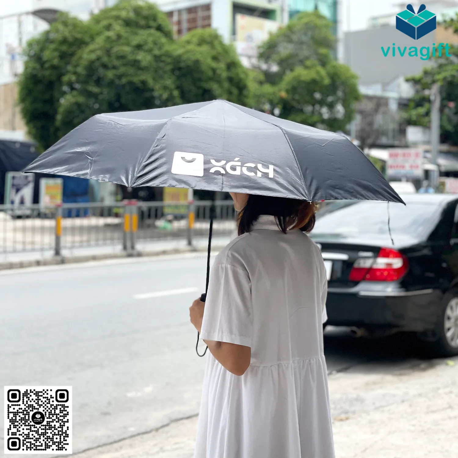 Kiểm tra cơ chế hoạt động của ô dù cầm tay D010 chính hãng VivaGift