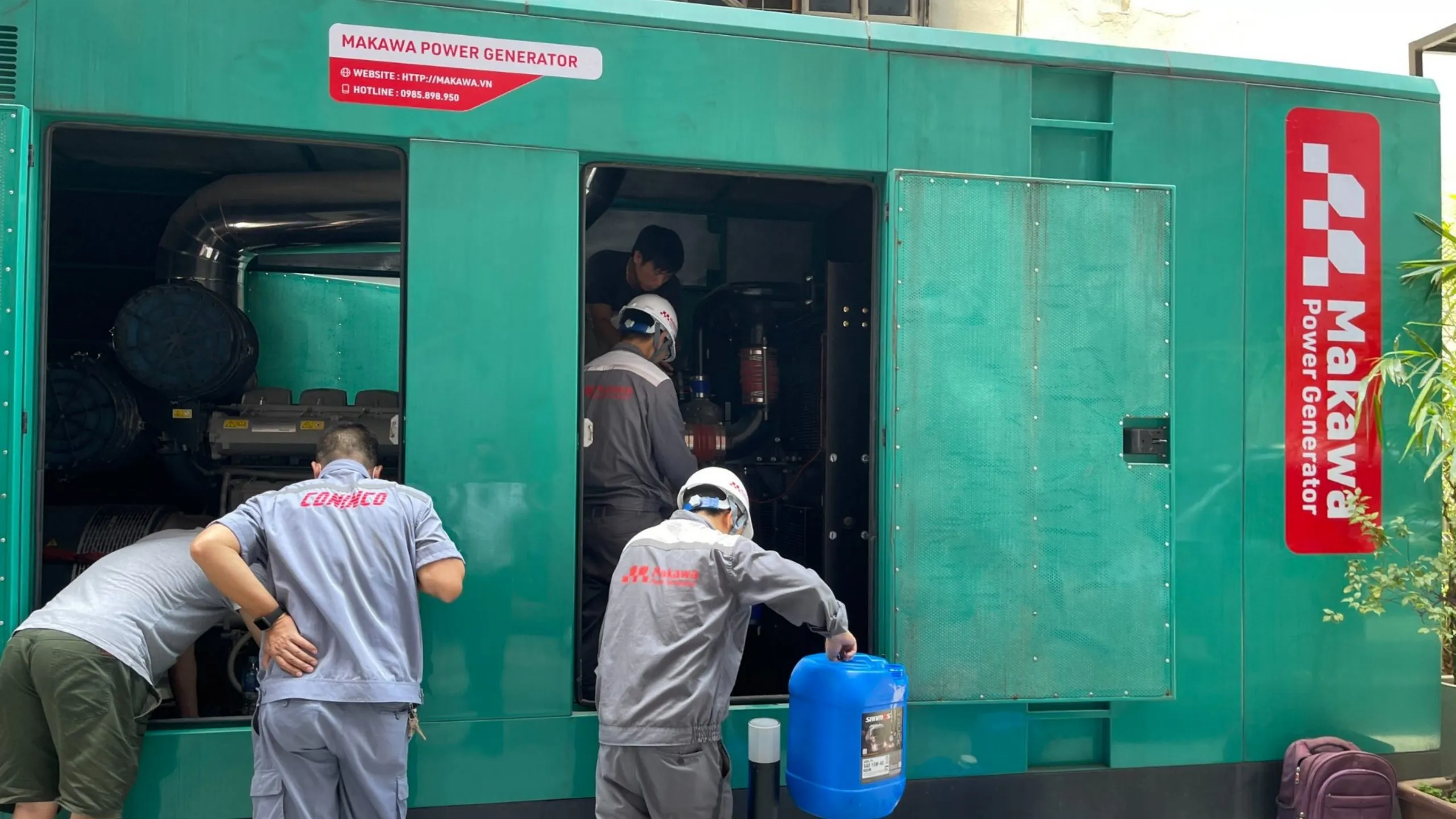 Chuyên gia SANY thực hiện kiểm tra kỹ thuật máy phát điện công nghiệp tại hiện trường