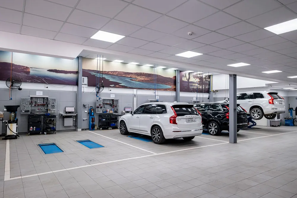 Khu vực tiếp nhận và kiểm tra sơ bộ chi phí bảo dưỡng xe Volvo cho khách hàng.