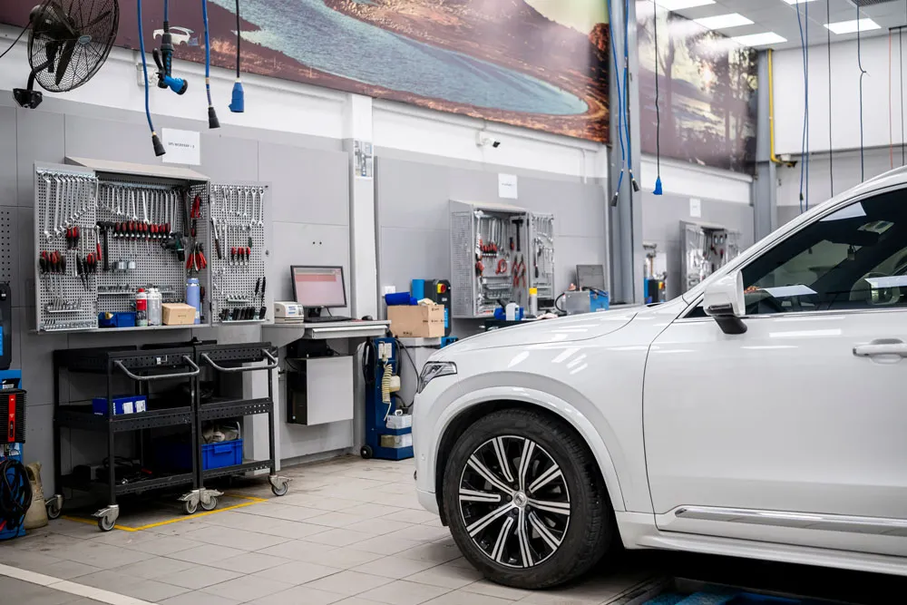 Quy trình kiểm tra gầm và hệ thống truyền động xe Volvo theo tiêu chuẩn 2026.