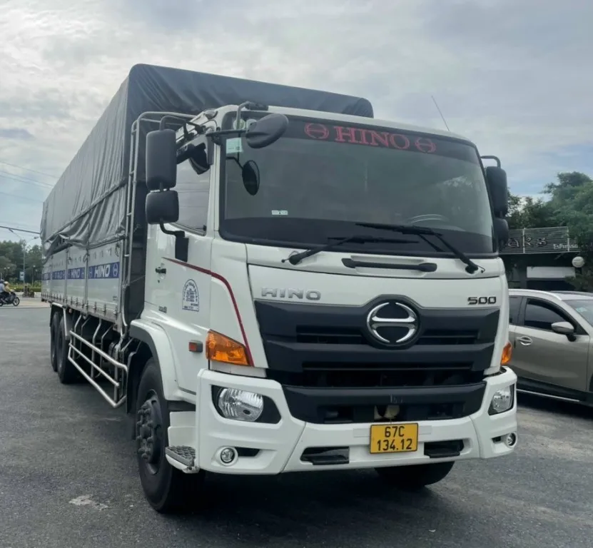 Mẫu xe ben 15 tấn đời 2022 với cấu trúc khung gầm chắc chắn phục vụ thi công cầu đường