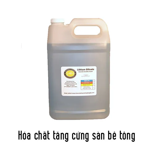 Phun hóa chất tăng cứng sàn bê tông trước khi đánh bóng