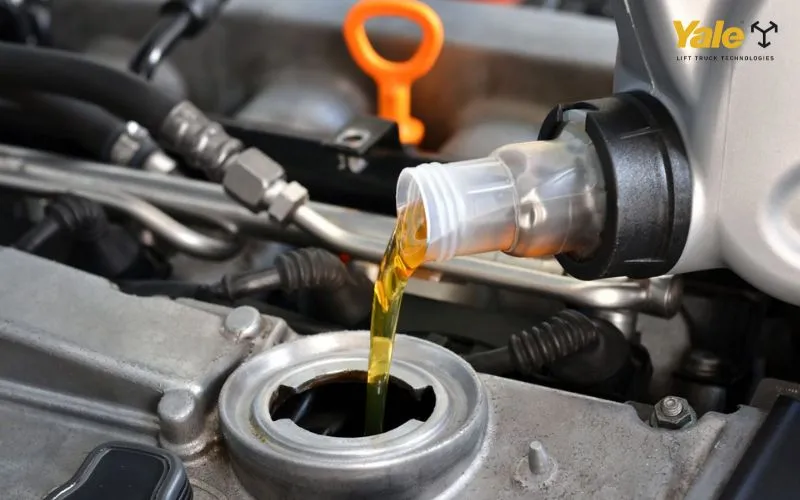 Thay nhớt máy định kỳ giúp kéo dài tuổi thọ của động cơ