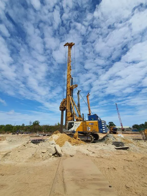 Hệ thống máy khoan Sany SR285R tập kết tại bãi thiết bị trước khi triển khai dự án mới