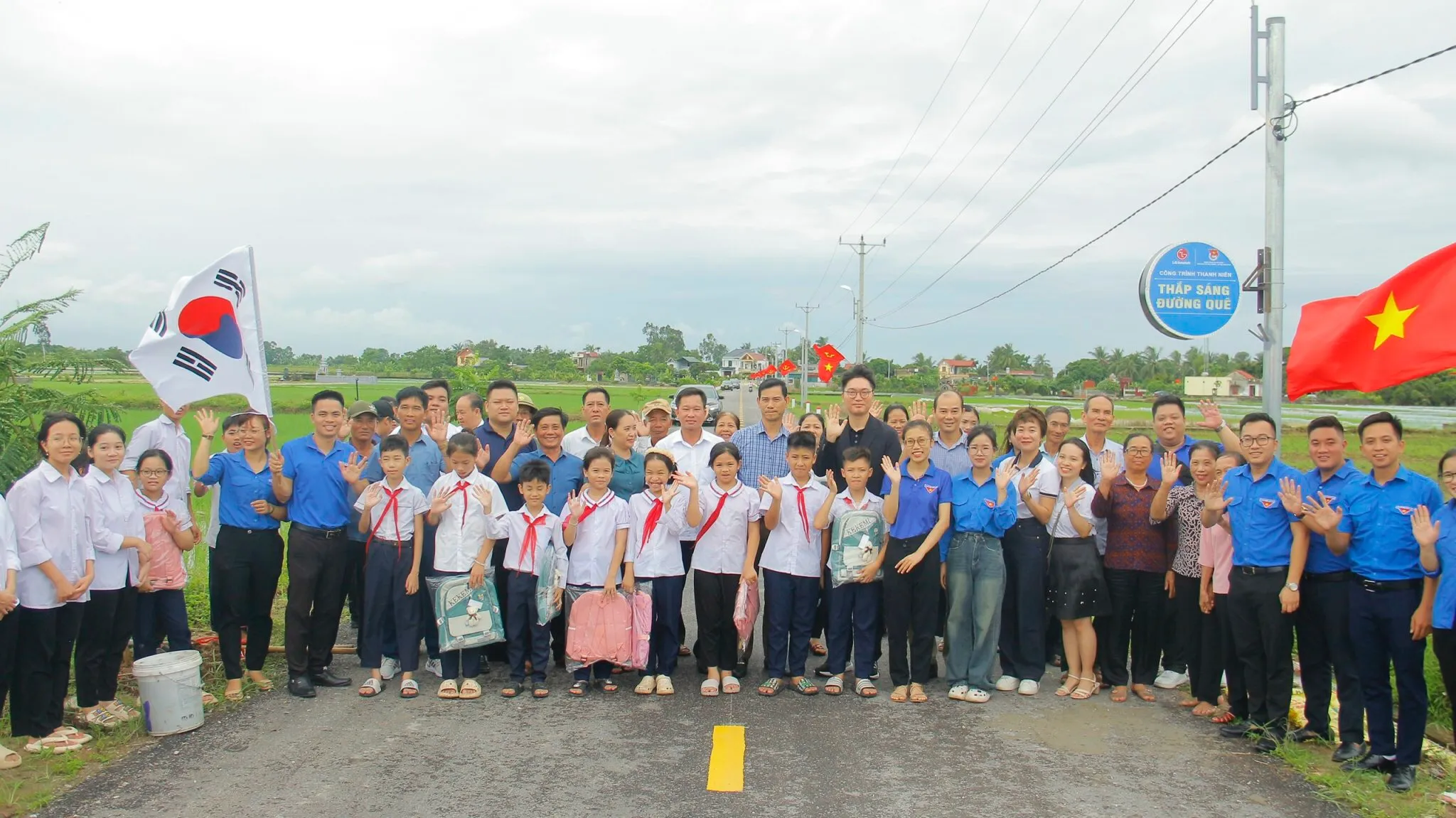 Lễ cắt băng khánh thành công trình thanh niên cấp xã Thắp sáng đường quê 2026