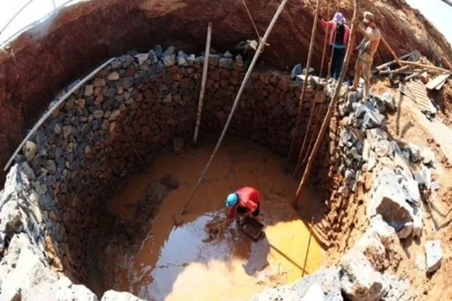 Nước ngầm đang bị ô nhiễm và hạ thấp do khai thác quá mức