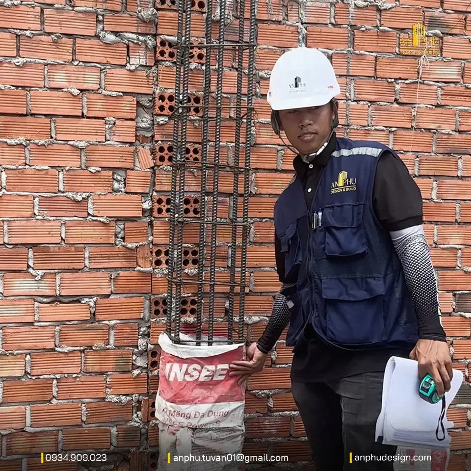 Bọc bảo vệ thép chờ cột tránh bám dính bê tông thừa