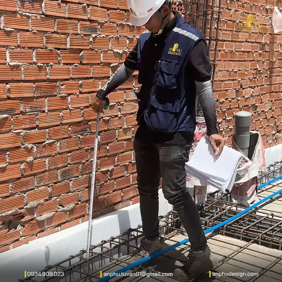 Xác nhận độ ổn định và tim trục của ván khuôn dầm móng dọc