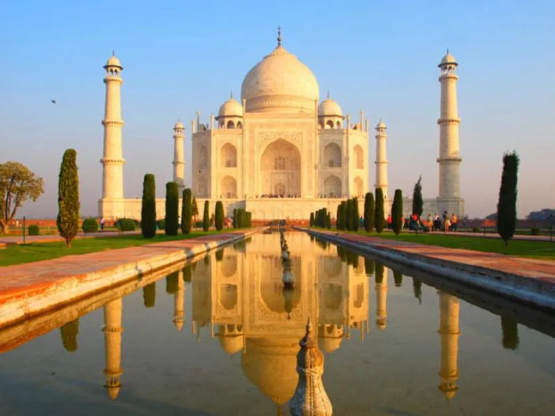 Taj Mahal, biểu tượng của tình yêu vĩnh cửu, được xây dựng vào thế kỷ 17