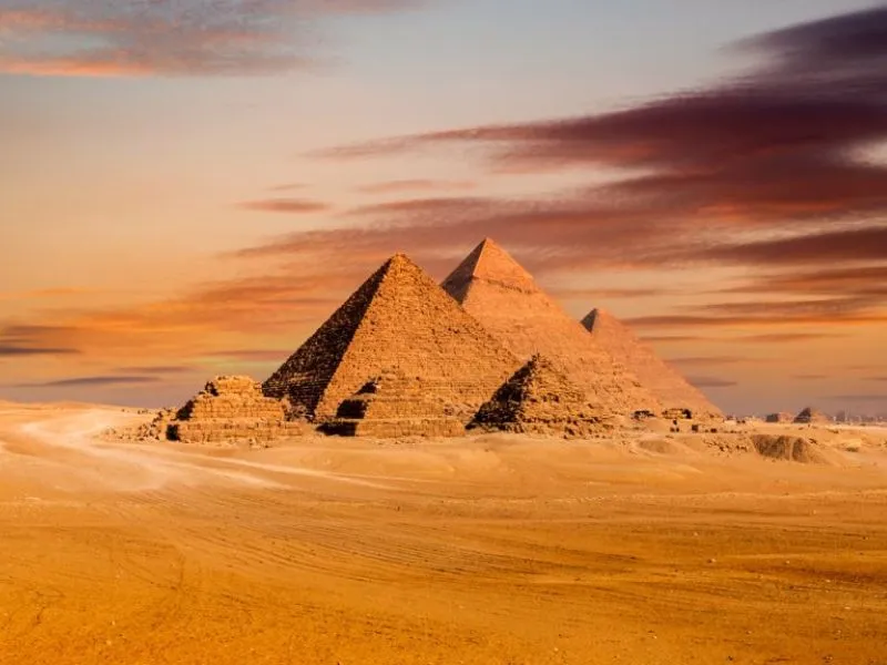 Kiến trúc nổi tiếng thế giới - Kim tự tháp Giza là một trong bảy kỳ quan cổ đại của thế giới còn tồn tại