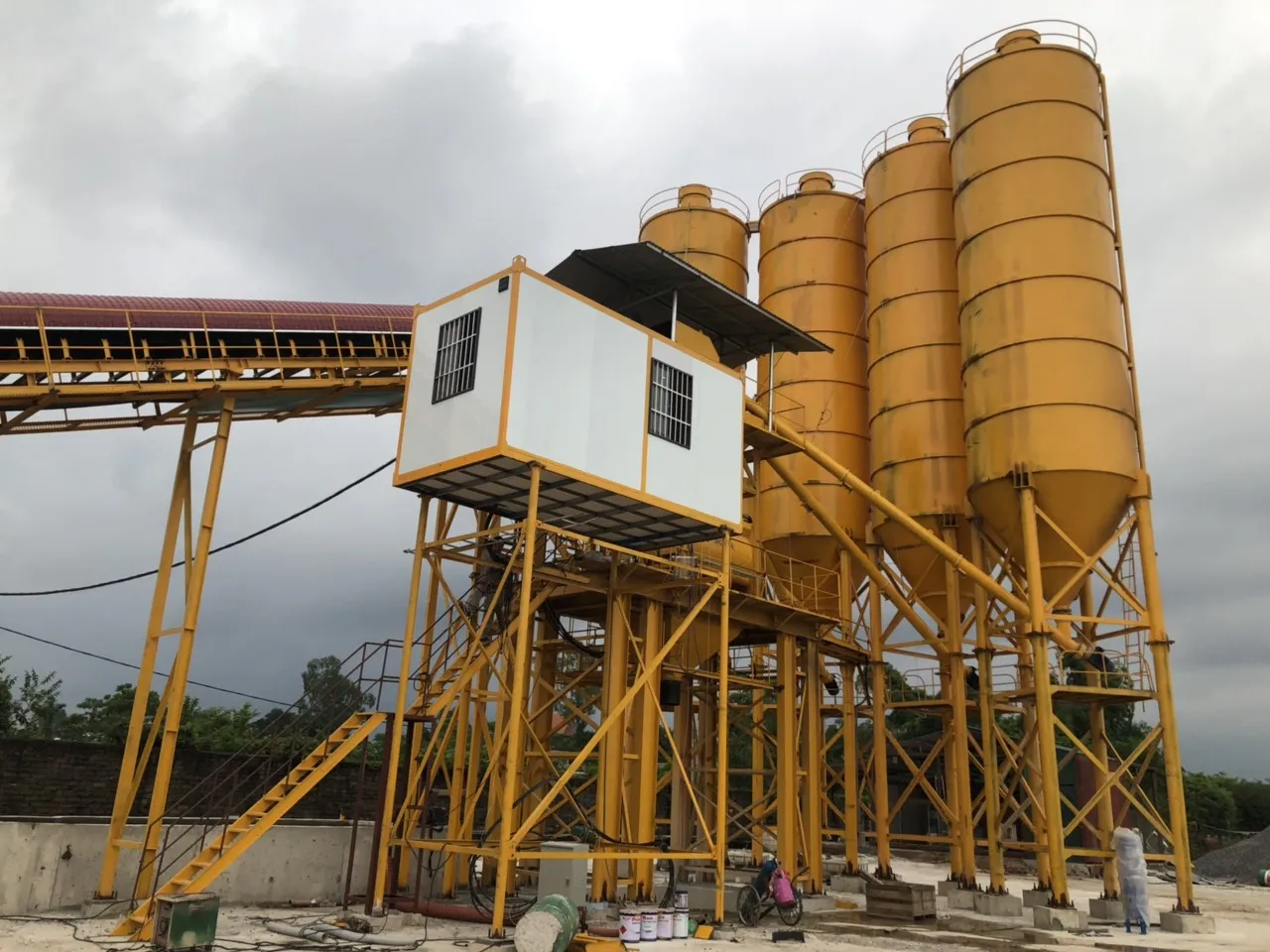 Toàn cảnh trạm trộn bê tông xi măng hoàn thiện đi vào hoạt động