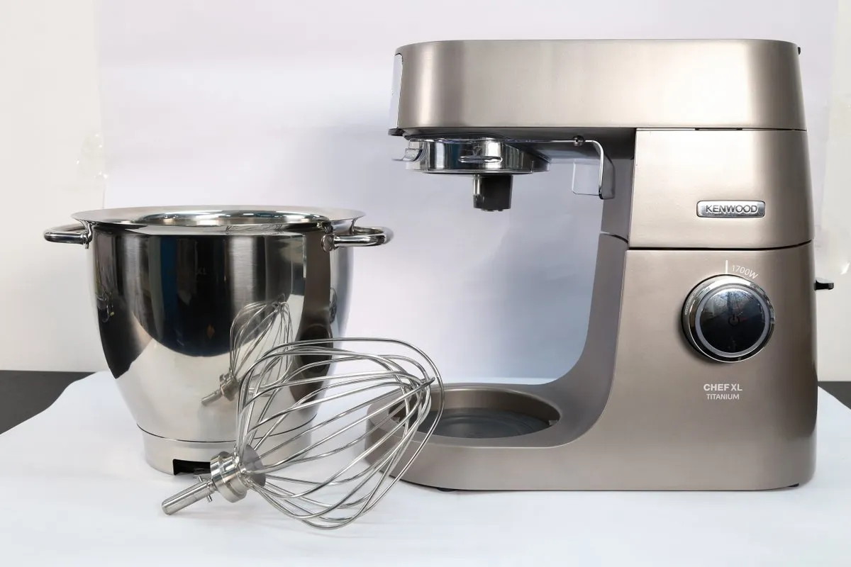 Máy nhào bột mini gia đình sở hữu thiết kế nhỏ gọn