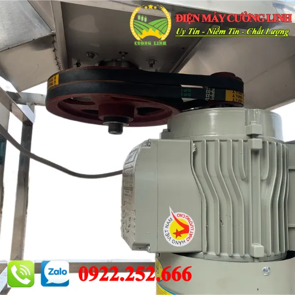 Cơ chế truyền động dây Curoa rãnh B trên máy trộn cám trục đứng.
