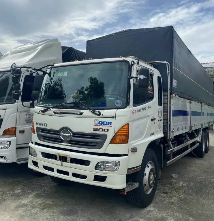 Mẫu xe ben 15 tấn đời 2010 đã được tân trang hệ thống cabin sang trọng