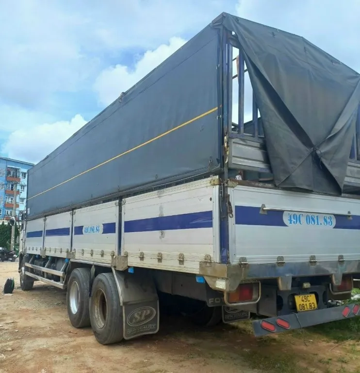 Quy trình vệ sinh công nghiệp cho xe ben cũ trước khi trưng bày tại showroom SANY