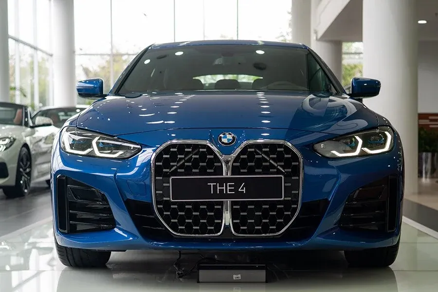 Cận cảnh lưới tản nhiệt đặc trưng giúp tối ưu hóa luồng gió giải nhiệt động cơ