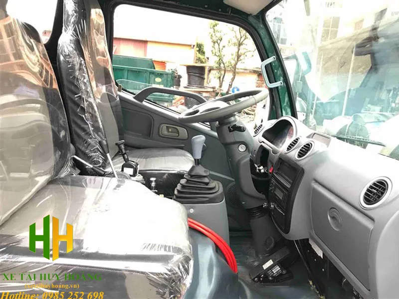 Nội thất cabin xe ben Hoa Mai 3 tấn rộng rãi