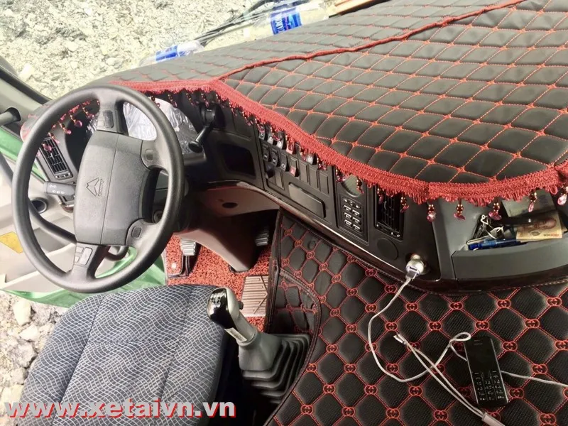 Nội thất xe ben Howo 3 chân 380hp