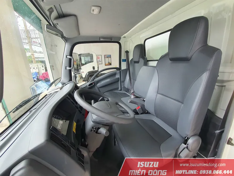 Chi tiết nội thất cabin xe tải Isuzu QKR 270 sang trọng hiện đại