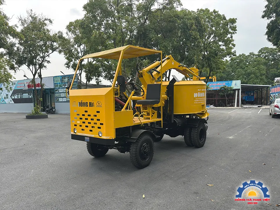 Hệ thống nhíp giảm xóc gia cường giúp máy vận hành ổn định trên mọi địa hình