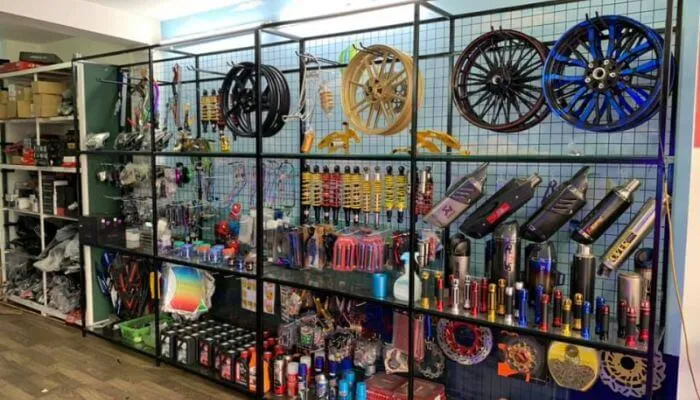 Cửa hàng phụ tùng xe máy Hoàng Hiệp chuyên nghiệp