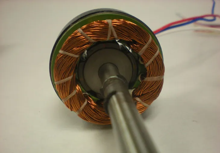 Cấu trúc stator và nam châm vĩnh cửu trên động cơ không chổi than