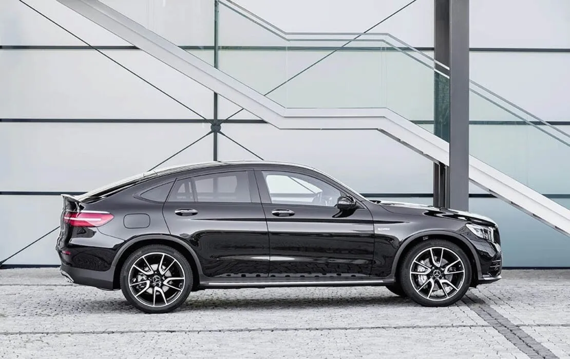Thân xe Mercedes AMG GLC 43 Coupe với đường nét khí động học