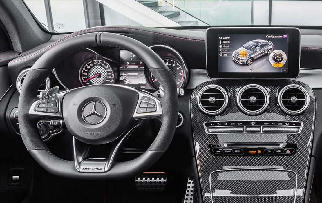 Hệ thống giải trí MBUX và màn hình trung tâm trên GLC 43