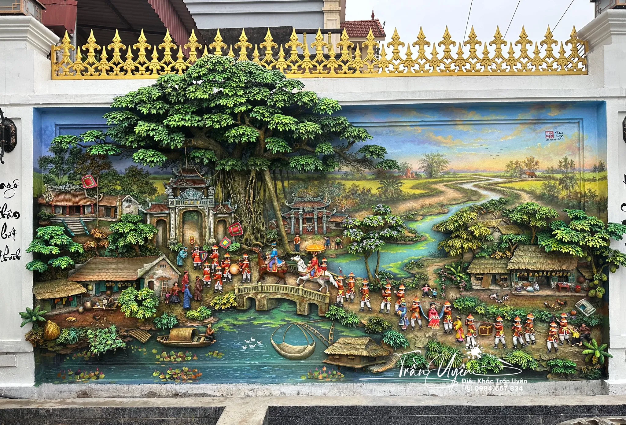 Tác phẩm phù điêu Vinh Quy Bái Tổ đắp nổi xi măng truyền thống