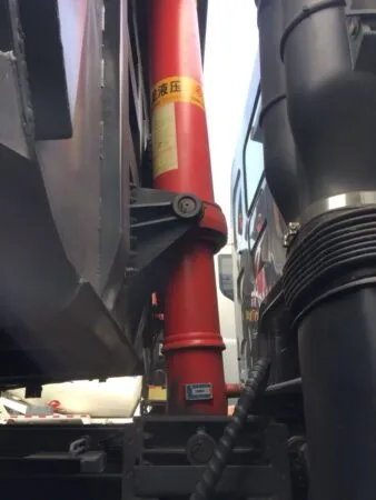 Hệ thống ty ben thủy lực hạng nặng xe ben Chenglong 3 chân