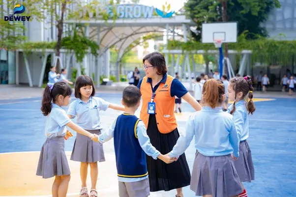 Giáo viên là người truyền lửa trong mỗi tiết học