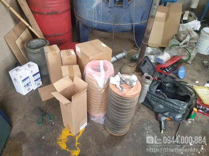 Các phụ tùng tiêu hao cần thiết như lọc dầu, lọc tách và dầu nhờn chính hãng