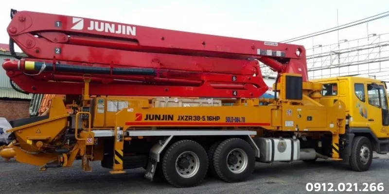 Xe bơm cần bê tông 38m