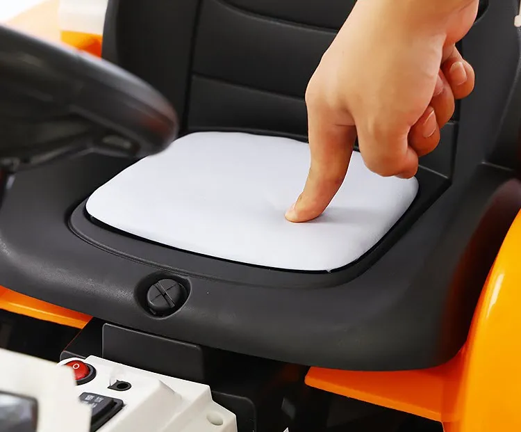 Thiết kế tổng thể và màu sắc bắt mắt của xe cần cẩu điện cho bé