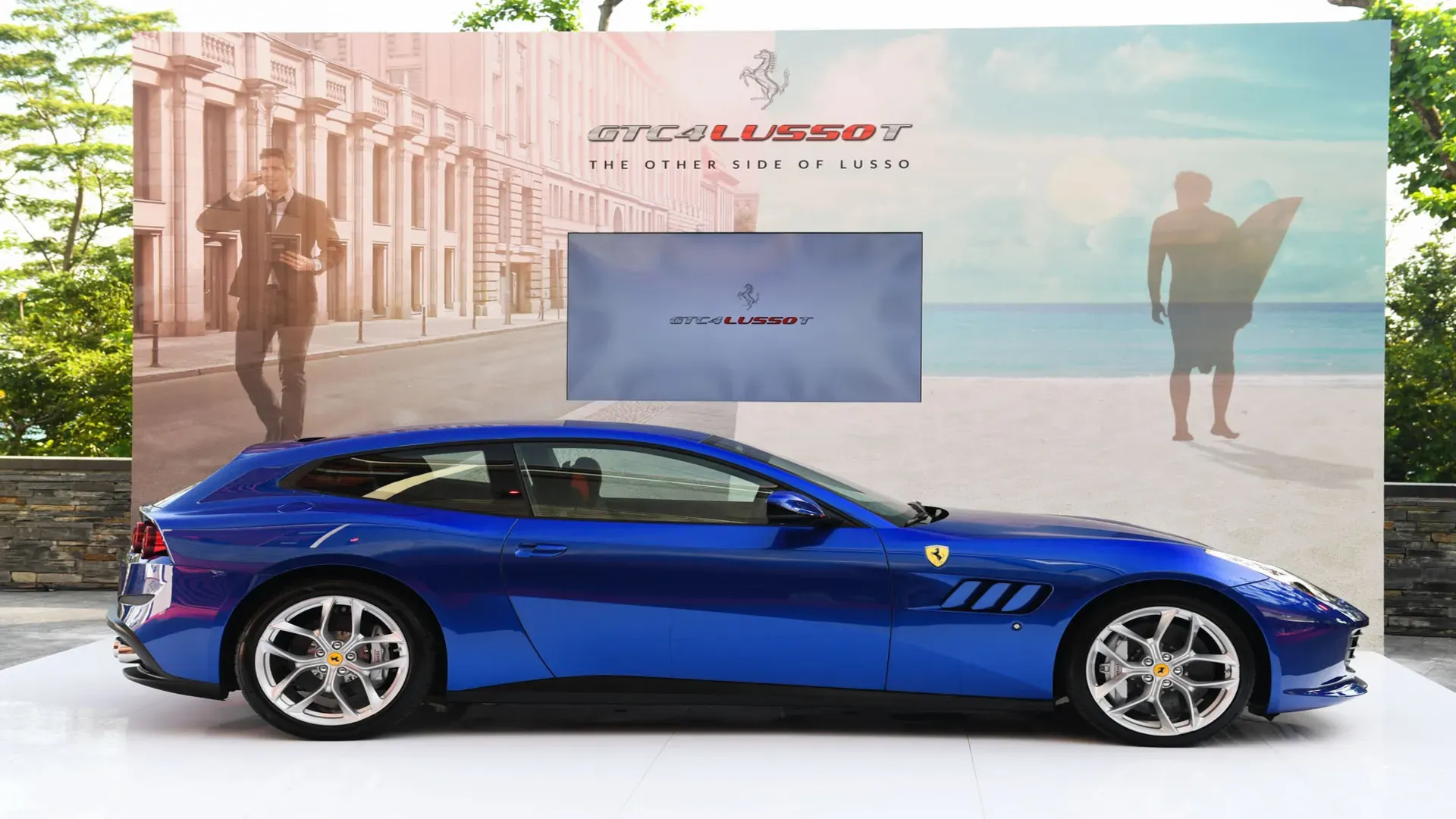 Giá xe Ferrari GTC4Lusso T